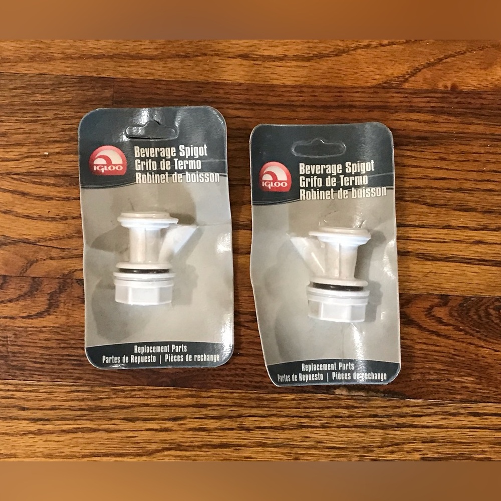 Igloo Beverage Spigot Replacement Parts
NIB NEW
Fits all Igloo beverage coolers